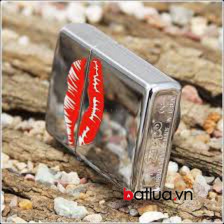 Bật lửa Zippo bạc bóng in hình nụ hôn